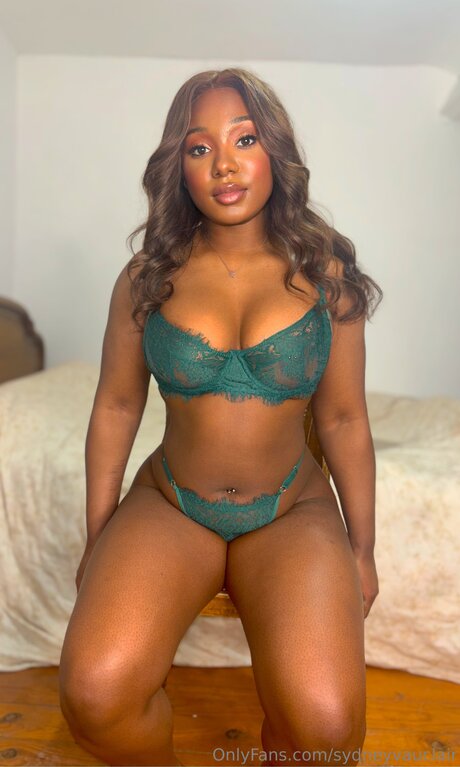 Sydneyvauclair star top photo