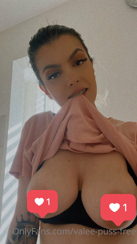 Valentinagoleafree model naked img