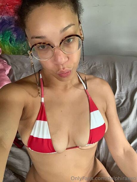 Delphiraexo nude model photos