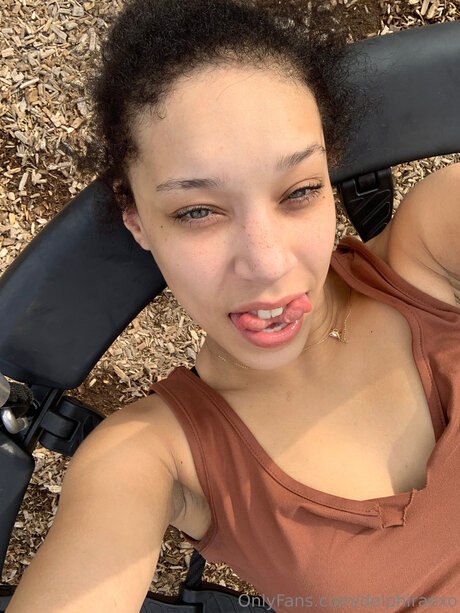 Delphiraexo model pretty image