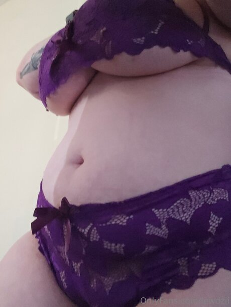 Lewdzii model top image