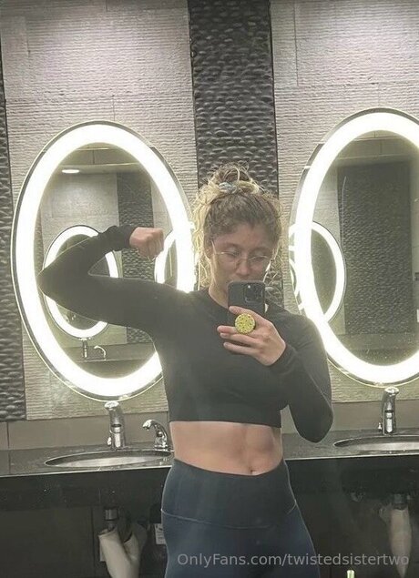 Twistedsistertwo pornstar sexy gallery