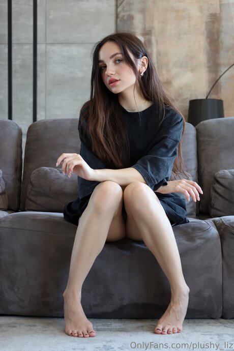 Plushy Liz star sexy pics