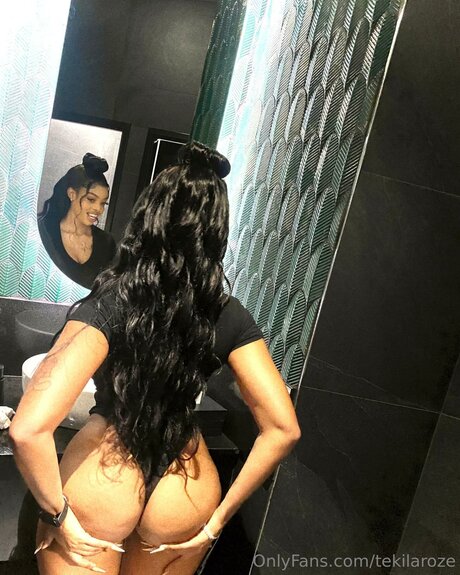 Tekilaroze exclusive star pic