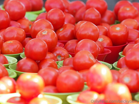 Beckybelly nude model images