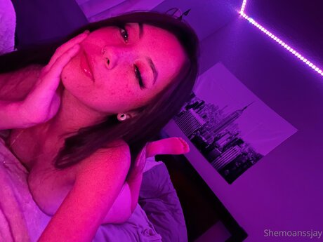 Shemoanssjay model nude pic