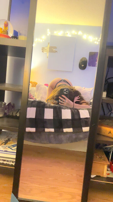 Kush Shordy adult model image