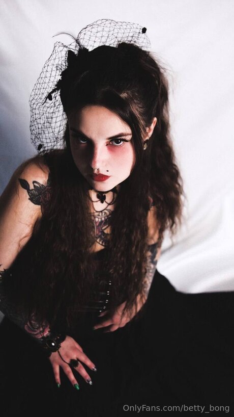 Betty Bong star naked pic