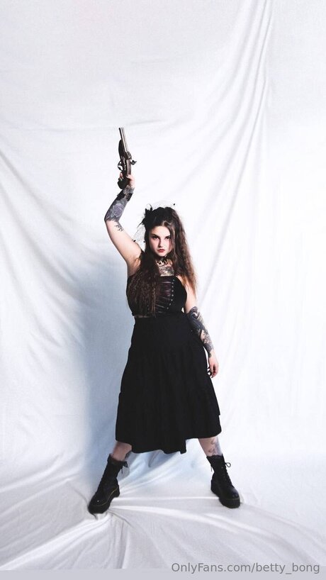 Betty Bong erotic actress gallery