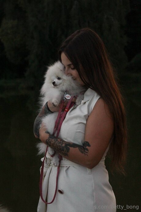 Betty Bong star high quality images