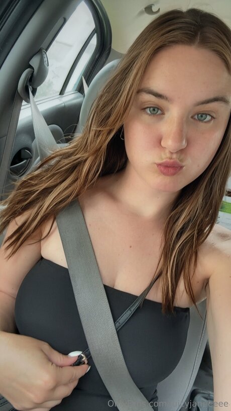 Juicyjaneeeee naked actress photos