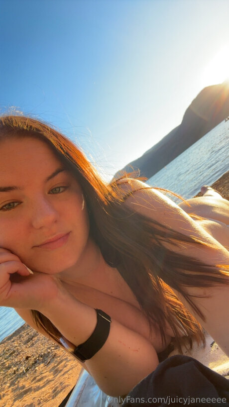 Juicyjaneeeee model naked pics