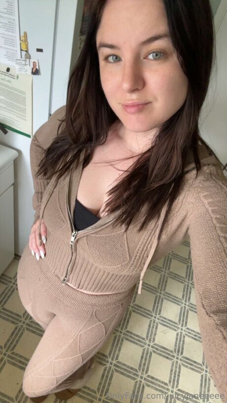 Juicyjaneeeee star nice pics