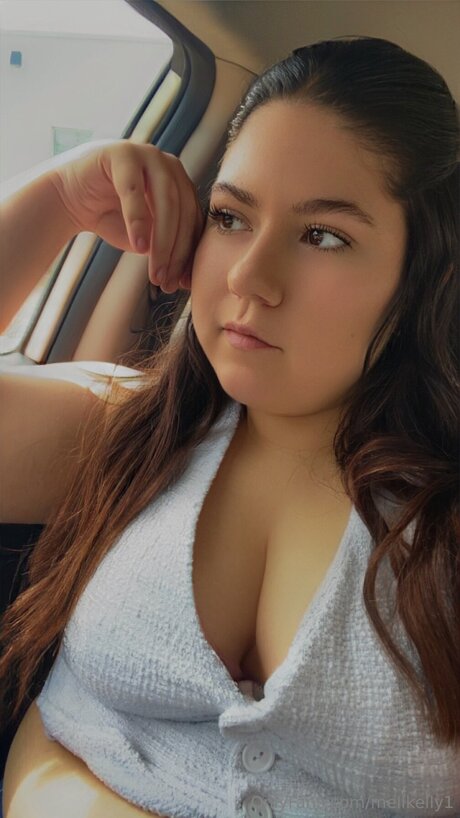 Melikelly1 sexy actress pic