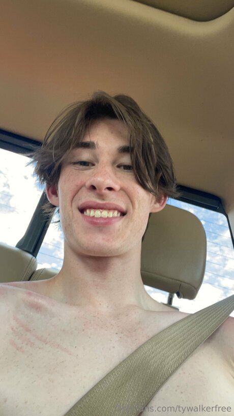 curvy shemale onlyfans top photo