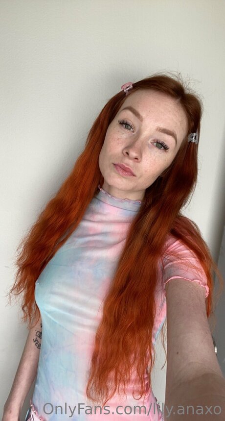 Lily Anaxo art star img