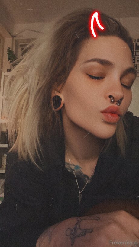 Frokenvarg sexy model photos