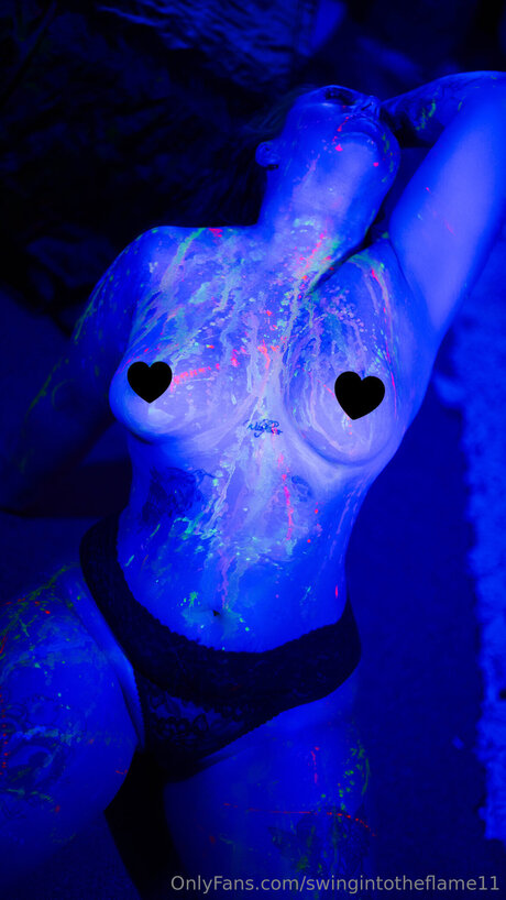 Swingintotheflame11 hot actress pic