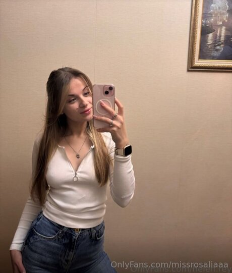 Missrosaliaaa adult model image
