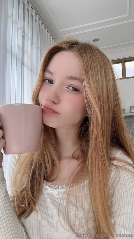 Alesanaa erotic star photo