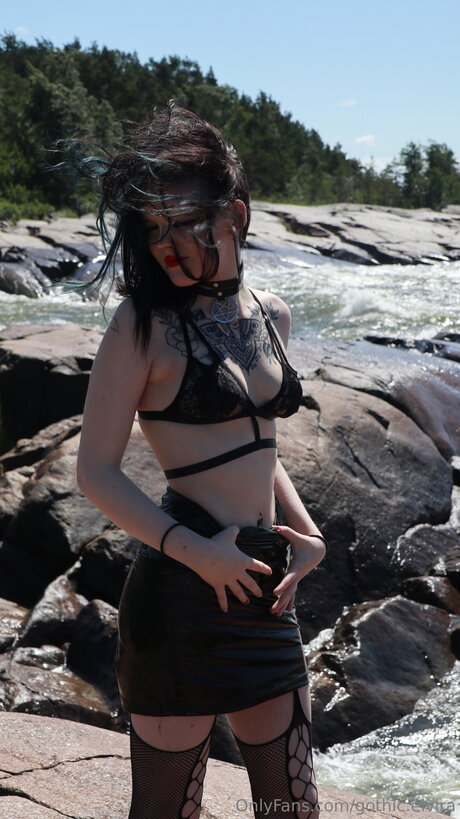 Gothic Elvira pornstar sex pics