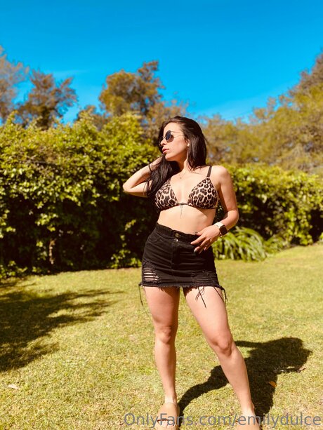 Emilydulce model art pics