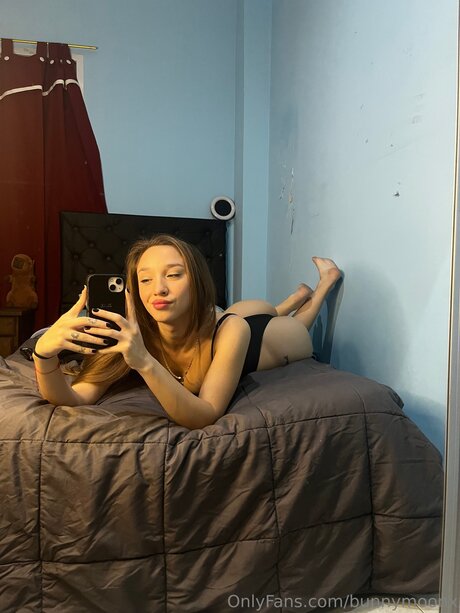 Bunnymoonx pornographic model pic