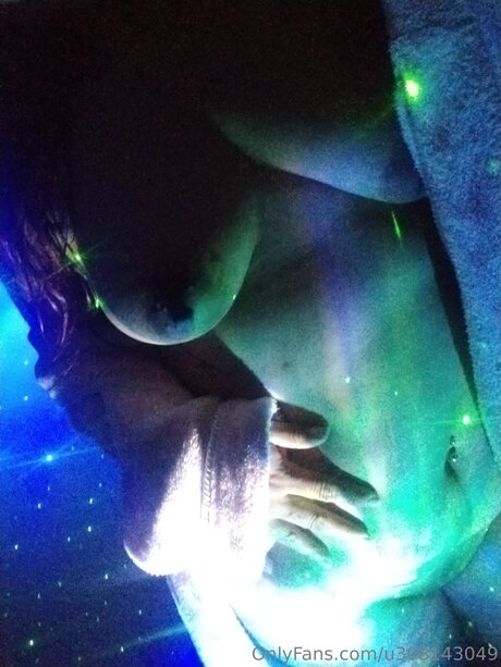 U308143049 erotic model image