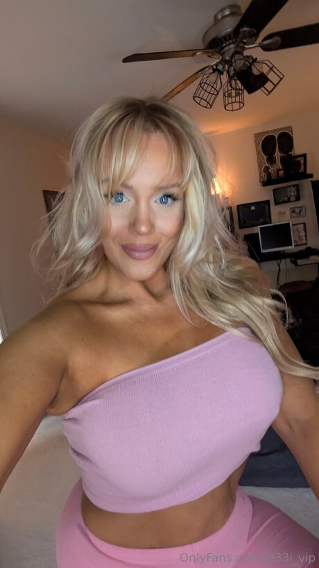 Je33i Vip star pornographic photos