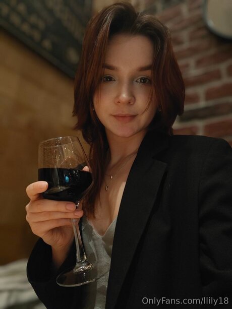 Llily18 nude pornstar pic