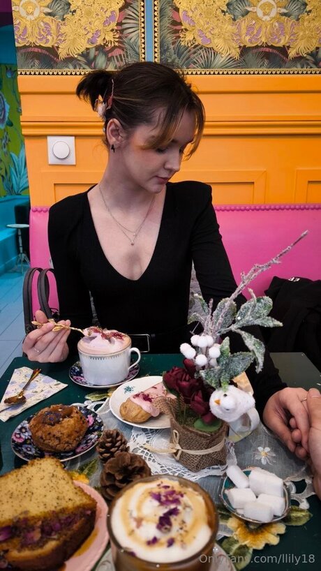 Llily18 model porn pic