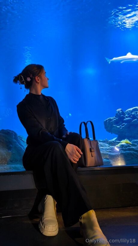 Llily18 pornstar erotic pics