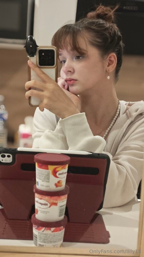 Llily18 pornstar high quality images