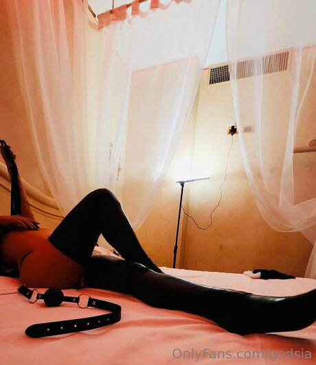 Godsia erotic model picture
