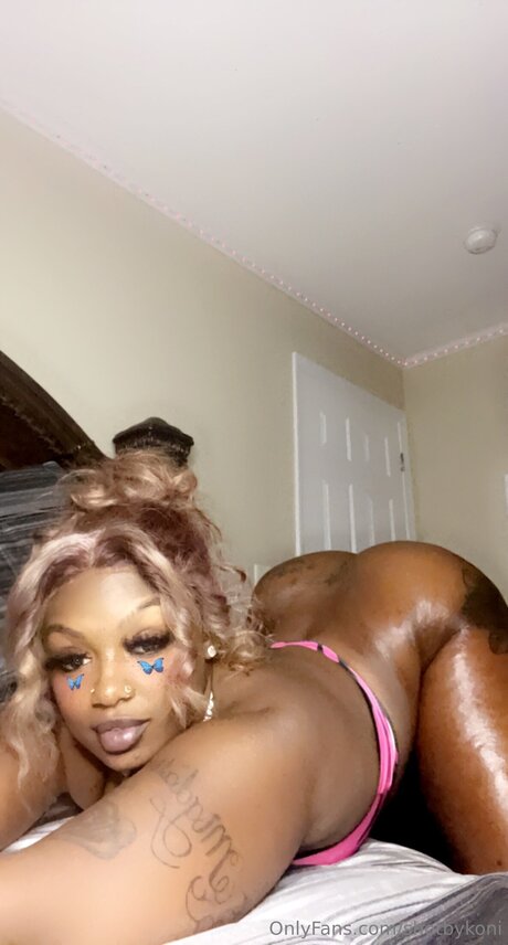 Shotbykoni model photo