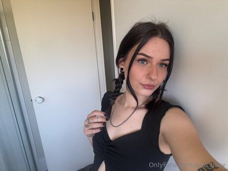 Avie Baby model nudes picture