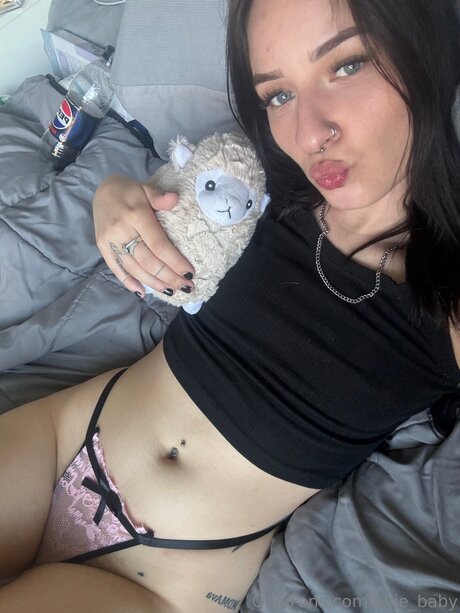 Avie Baby model hot images