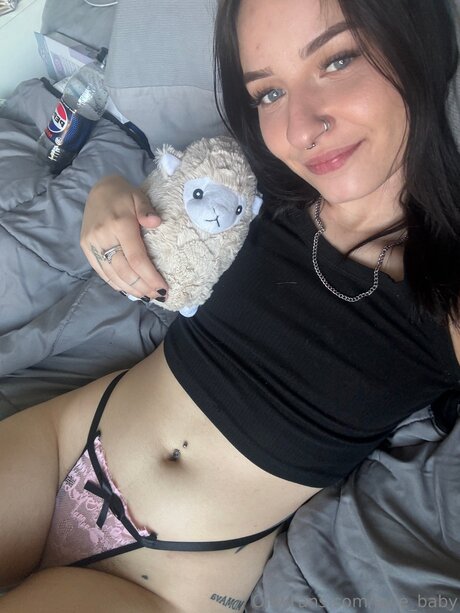 Avie Baby nudes actress images