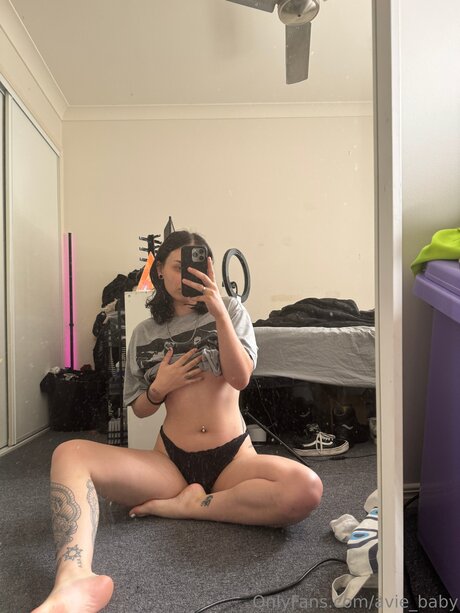 Avie Baby exclusive star photo