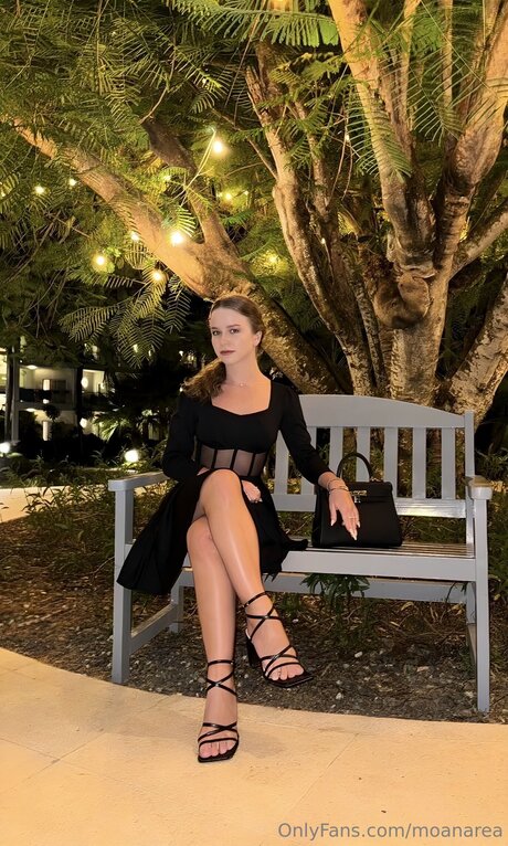 Moanarea sexy star img