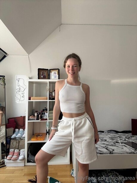 Moanarea sexy star picture