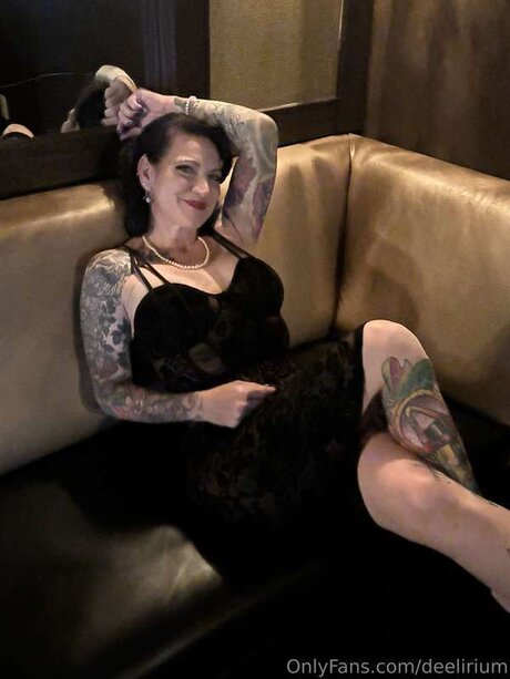 Deelirium sexy model photo