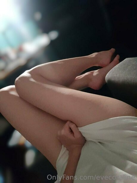 Evecoraline sexy actress pic