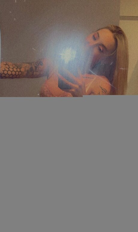 Savannahvonwylde star sexy pic