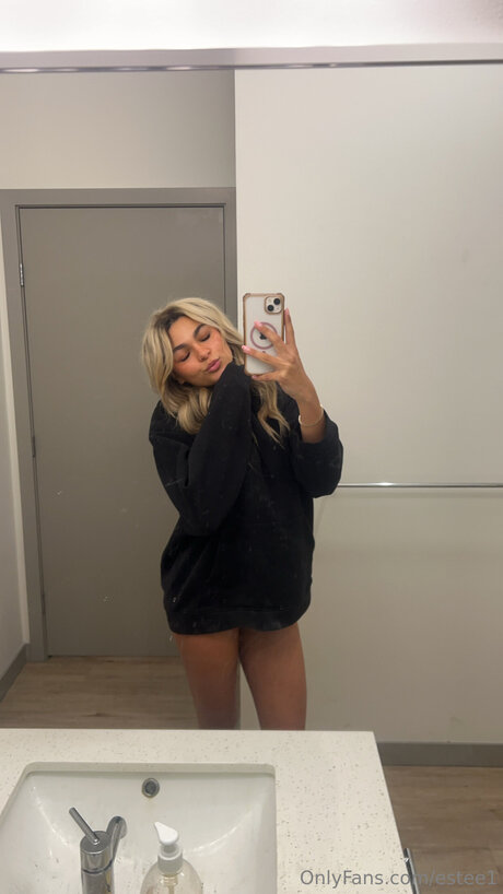 Estee1 nude star pics