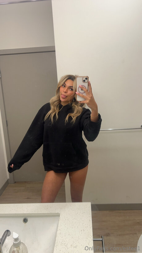 Estee1 model perfect pics