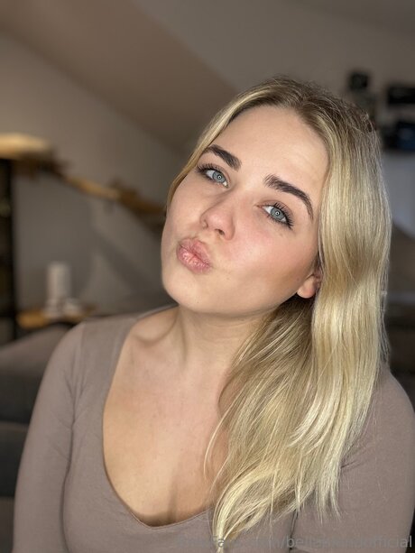 Bellablondofficial nude pornstar pics