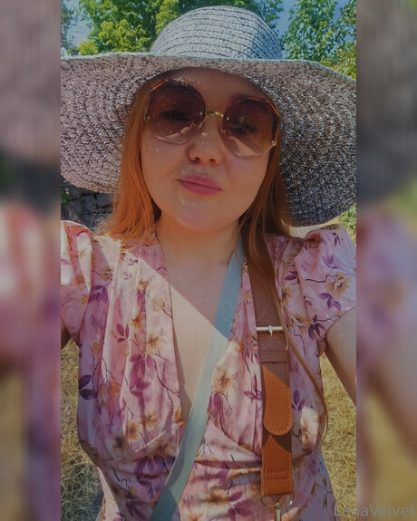 Elena Velvet25 star exclusive photos