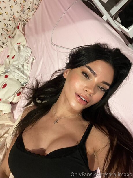 Saralimaxo nude star photo