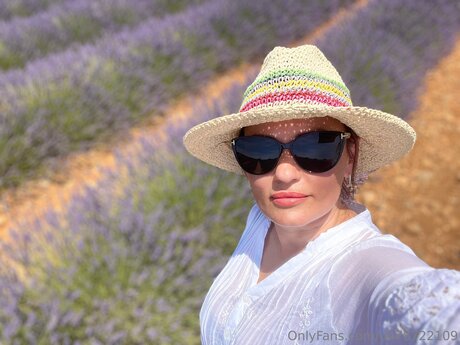 U478722109 art actress galleries